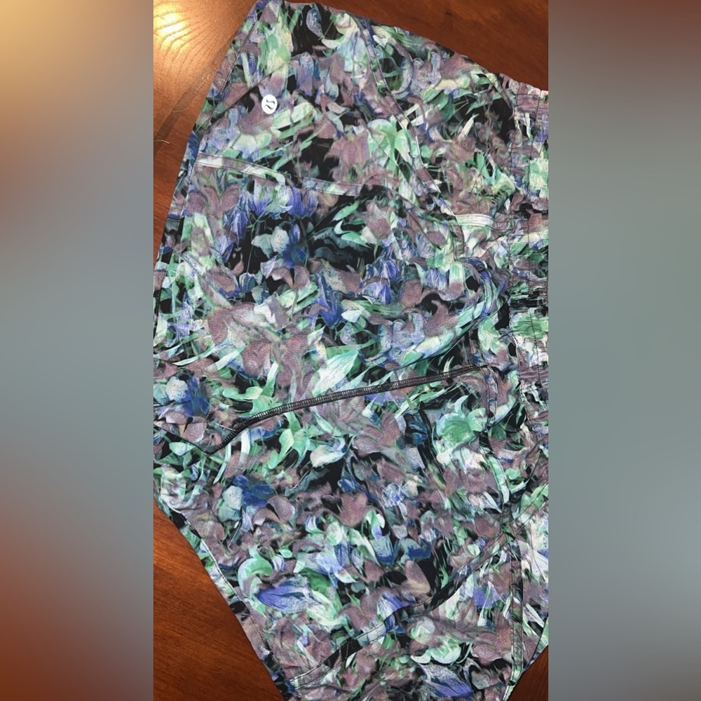 Lululemon shorts size 16